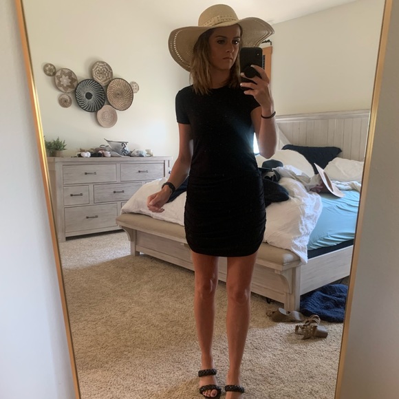 Meet your Posher, Hillary - Picture 4 of 10